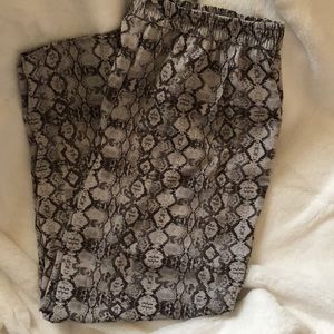 Jennifer Lopez draw strings slacks